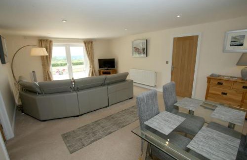 Blackford House | Lovely two bedroom bungalow with hot tub