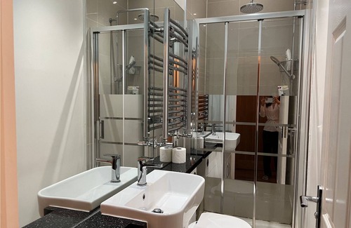 Ferndale Apartment | Lovely two bedroom garden flat in London