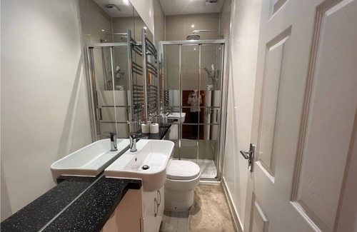 Ferndale Apartment | Lovely two bedroom garden flat in London