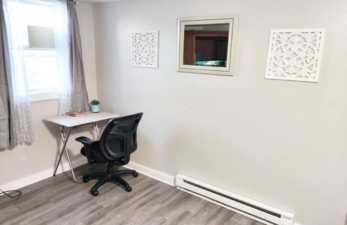 Greenfield House | Lovely Two Bedroom Home- Close to DT Greenfield