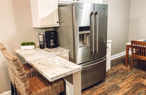 Hoover House | Lovely two bedroom unit for ST and LT rental
