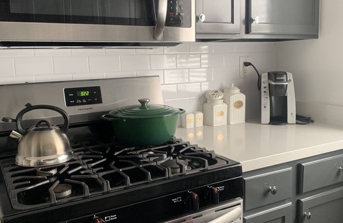 Hollywood Hills West Apartment | Lovely unit in heart of Hollywood