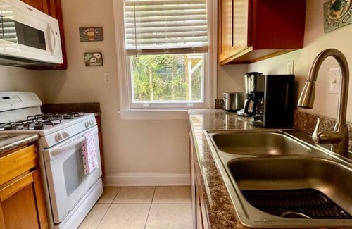 Audubon Apartment | Lovely Uptown Apt | Steps to Tulane/Loyola