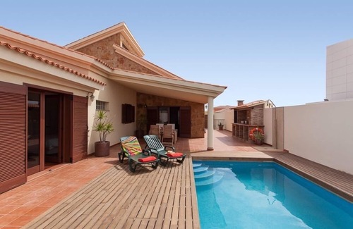 Puerto del Rosario Villa | Lovely Villa in residential area