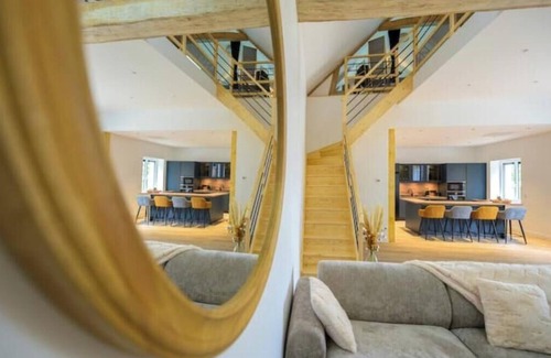 La Planche House | Lovelybleau Refined Intimacy, Shared Happiness