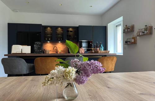 La Planche House | Lovelybleau Refined Intimacy, Shared Happiness