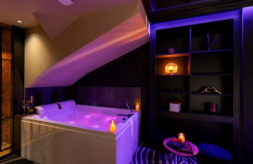 Vannes Apartment | Loveroom Le Côté Secret - Sauna Balnéo Chambre Romantique
