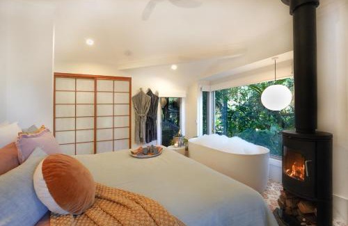 Montville Cabin | Lovestone Cottages Montville