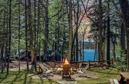Fryeburg Cabin | Lovewell Lodge | Cozy Cabin w/Firepit and Kayaks