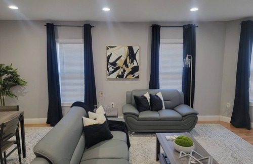Mattapan Apartment | Lovey Spacious 2 Bedroom Apartment 15 min from Airport/Downtown