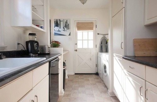 Del Rey Cottage | Lovley Private Hideaway Cottage Romantic or Business - Near Beach, Movies & Ent.