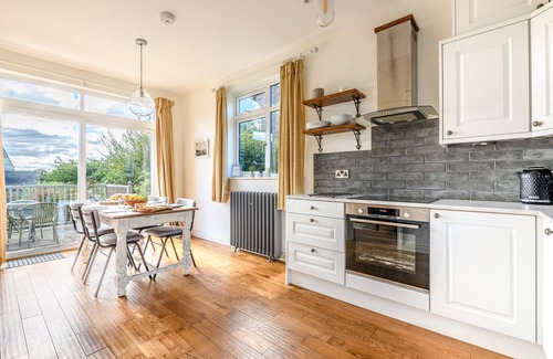 Austwick House | LOW BANK, pet friendly, with a garden in Austwick