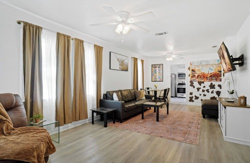 Westworth Village House | Low FEES! King Beds. Free Parking, Wi-Fi, & Coffee