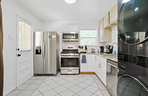 Westworth Village House | Low FEES! King Beds. Free Parking, Wi-Fi, & Coffee