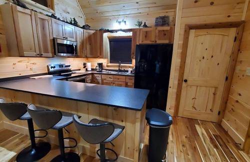 Gatlinburg - Pigeon Forge Cabin | LOW LOW rates for Sept. Come and enjoy the cabin in the mtns at a GREAT Rate