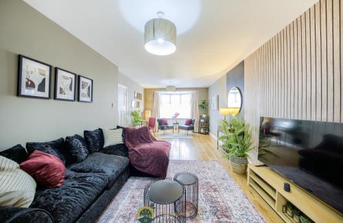 Weston on Trent House | Low Rate - 3 Bedroom House, Sleeps 5, Near Coventry College & Warwickshire Hospital, With Unli Wi-Fi, Driveway Parking and Garden - 22DSC