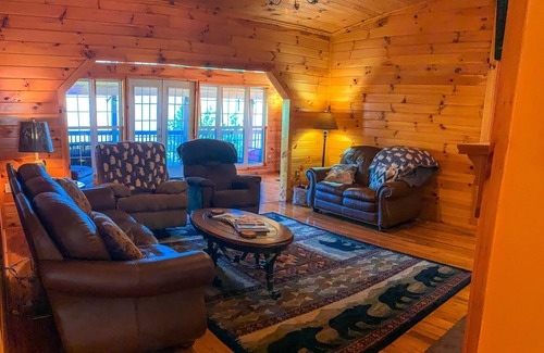 Lansing Cabin | LOW SPRING RATES! Hot Tub, Long Range Views, Fire Pit & Wi-Fi