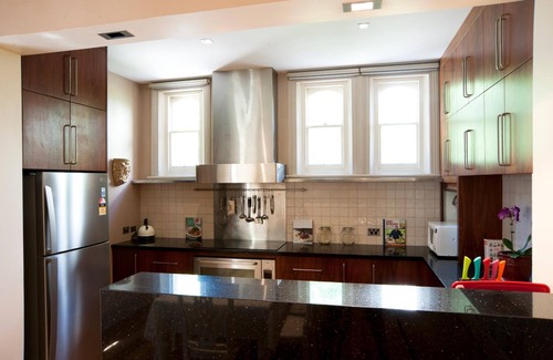 Hobart Central Business District Bed & Breakfast | Lowena Cafe and Accommodation