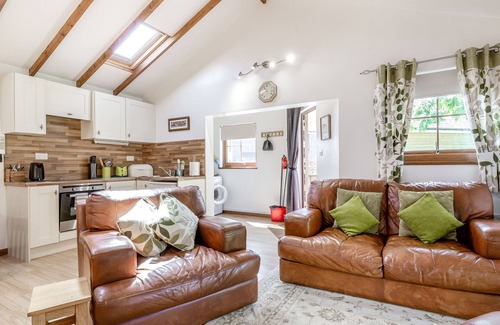 Constantine Cottage | LOWENNA, pet friendly, with a garden in Constantine