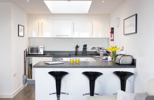 Newquay House | LOWENZA: Luxury 2 bed, 2 bath house, central Newquay, balcony,parking,sea views.
