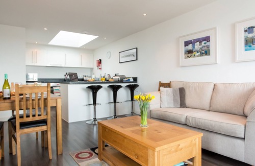 Newquay House | LOWENZA: Luxury 2 bed, 2 bath house, central Newquay, balcony,parking,sea views.