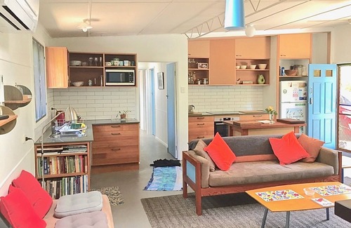 St Leonards House | Lower Bluff Hideaway. Prime location. Milly's Beach/Ramsar site. Pets welcome.