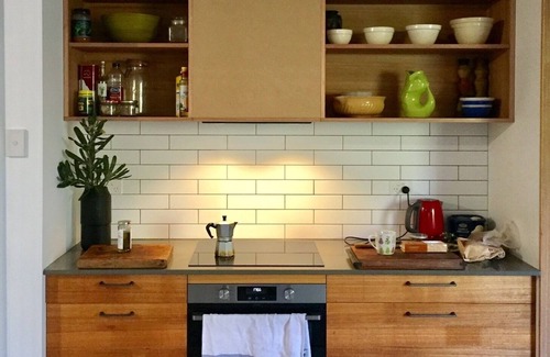 St Leonards House | Lower Bluff Hideaway. Prime location. Milly's Beach/Ramsar site. Pets welcome.
