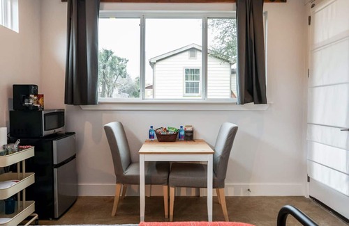 Chestnut House | Lower Flat- New, Comfortable, Luxury Room near UT, Downtown & Bars&Restaurants