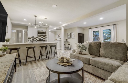 Cascade House | Lower Stone Lodge | Hot Tub| Game Room| Lower Unit