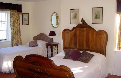 Saint Gennys Bed & Breakfast | Lower Tresmorn Farmhouse