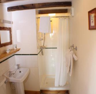 Saint Gennys Bed & Breakfast | Lower Tresmorn Farmhouse