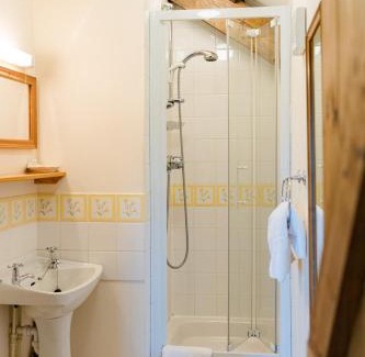 Saint Gennys Bed & Breakfast | Lower Tresmorn Farmhouse