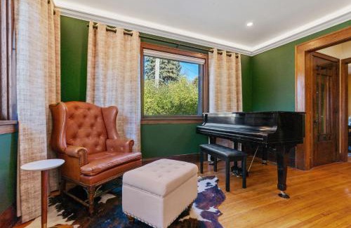 Northeast Minneapolis House | Lowry Parlour