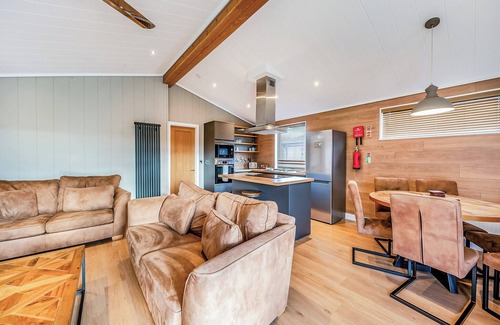 Saintbury Ski Chalet | Loxley Lodge Premier