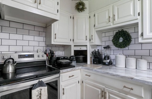 Loysville House | Loysville Charm Meets Cabin 3-Bedroom with A/C, Fitness Room & peaceful Living