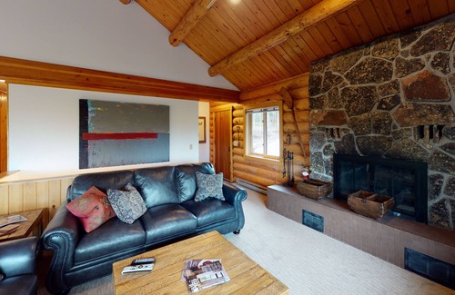 Moran Cabin | LPJH | Enjoy the Privacy of a Lost Creek Cabin
