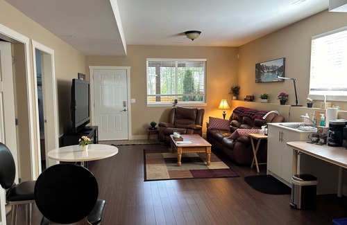Maple Ridge House | Lrg 1 bdrm ground level suite with a Private Entry in a forest setting.