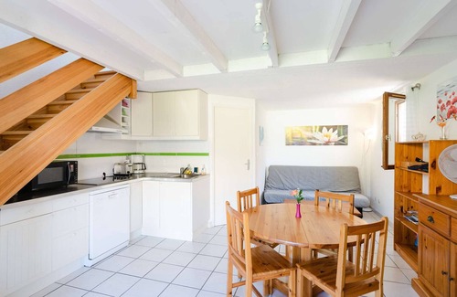 Les Ayguades House | LS34 bungalow sleeps 5 in residence with swimming pool