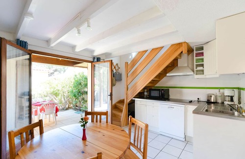 Les Ayguades House | LS34 bungalow sleeps 5 in residence with swimming pool