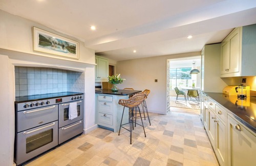 Ebbesborne Wake Cottage | Luxury Interior Designed Retreat ❃ w/Tennis Court, Garden and Rural Views