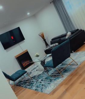 Northwest Edmonton House | Lucas