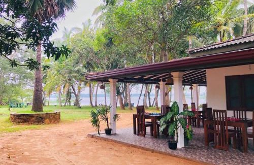 Weerawila Bed & Breakfast | Lucas Lake Hotel