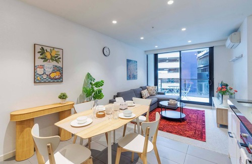 South Yarra Apartment | Lucia South Yarra *POOL, GYM & PARKING