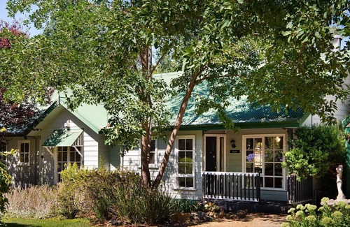 Hepburn Springs Cottage | Lucini Cottage- wood fire and stunning bush views