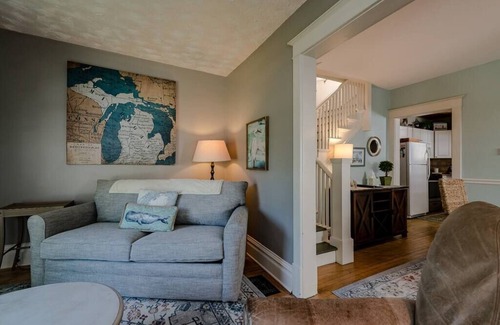Grand Haven House | Lucky Chuck's cottage in the heart of Grand Haven
