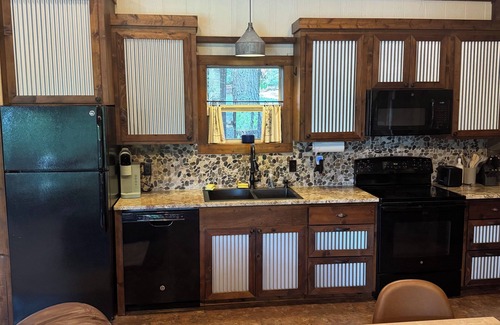 Sanatorium Cabin | Lucky Dog Lakeside Cabin on Prentiss Walker Lake