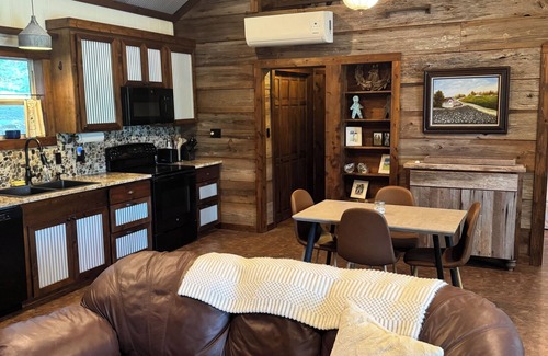 Sanatorium Cabin | Lucky Dog Lakeside Cabin on Prentiss Walker Lake