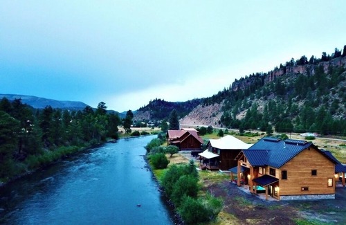 Rio Vista Estates House | Lucky Duck on Rio Grande River with Hottub & 5 Bathrooms