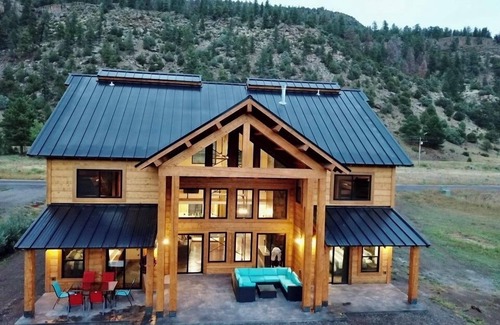 Rio Vista Estates House | Lucky Duck on Rio Grande River with Hottub & 5 Bathrooms