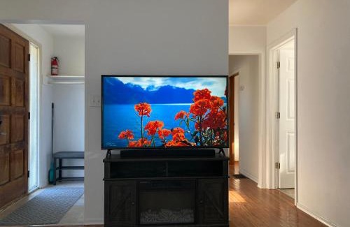 Quinte West House | Lucky home- Vacation Houses